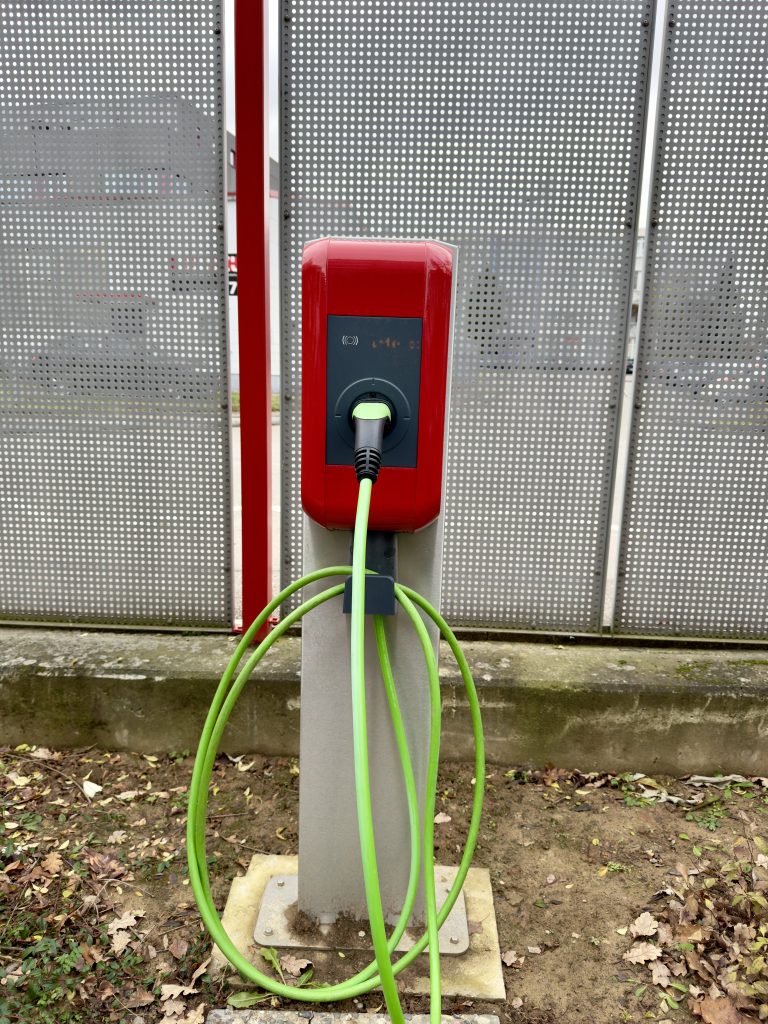 elektrische Zapfsäule